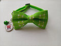 Collier vert "Petit Chat" avec nœud papillon à carreaux vert