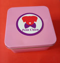 La première boîte métallique à croquettes, friandises ou biscuits "Petit Chien" pour Chiens de couleur rose.