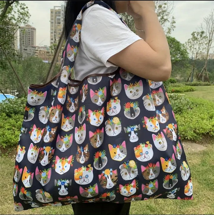 Grand sac à bandoulière pliable avec plein de jolies têtes de chats